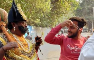 ‘Yamraj’ Warns Traffic Rule Violators On Madh-Marve Road